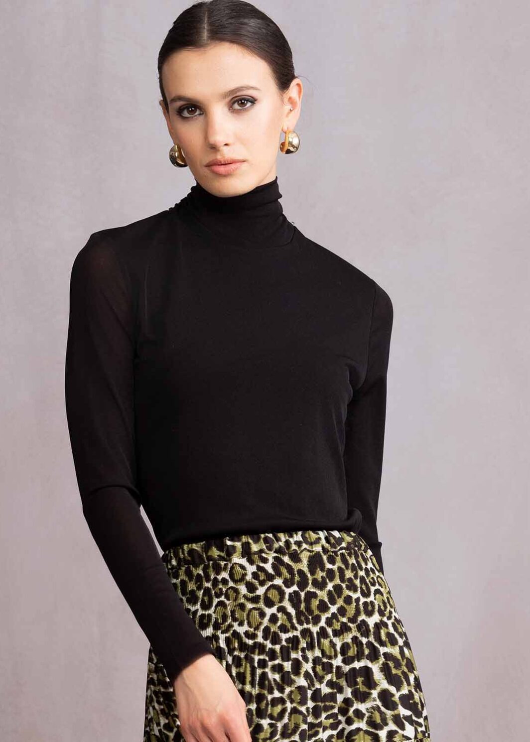 A46025 blackpulloverA46225 greenskirt